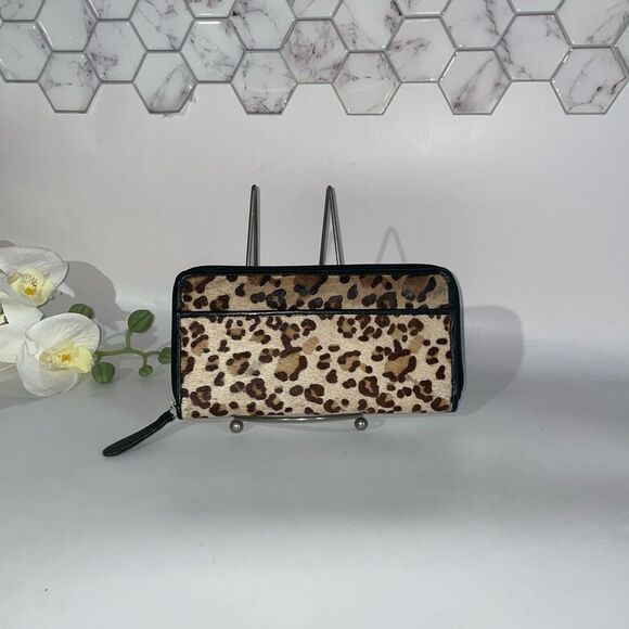 Michael Rome Leopard Print Fur Zippy Clutch/Wallet - Picture 1 of 10